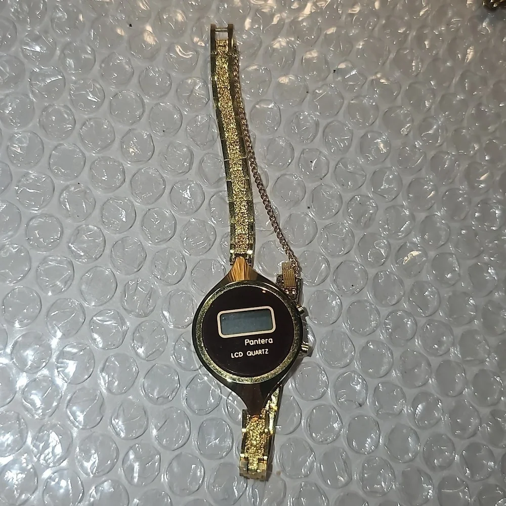 Pantera Women's LCD Wrist Watch ⌚️